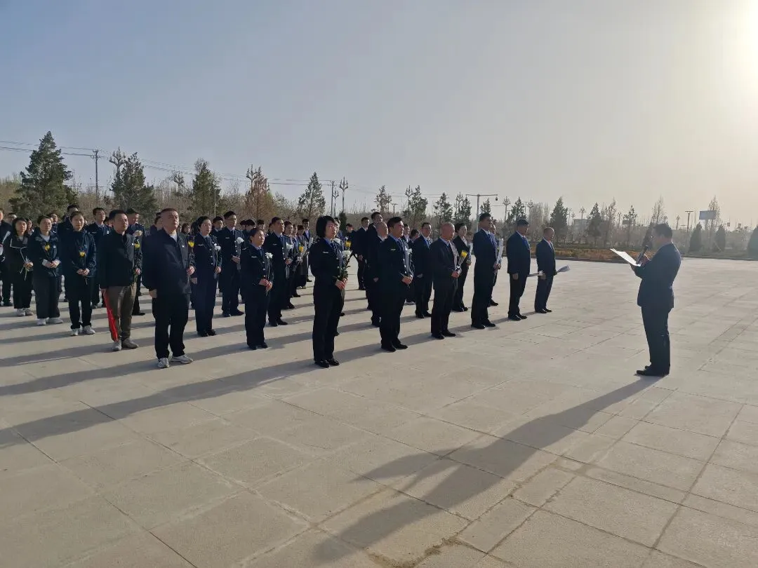清明祭英烈 薪火永相传——师市市场监管局开展清明节祭扫活动
