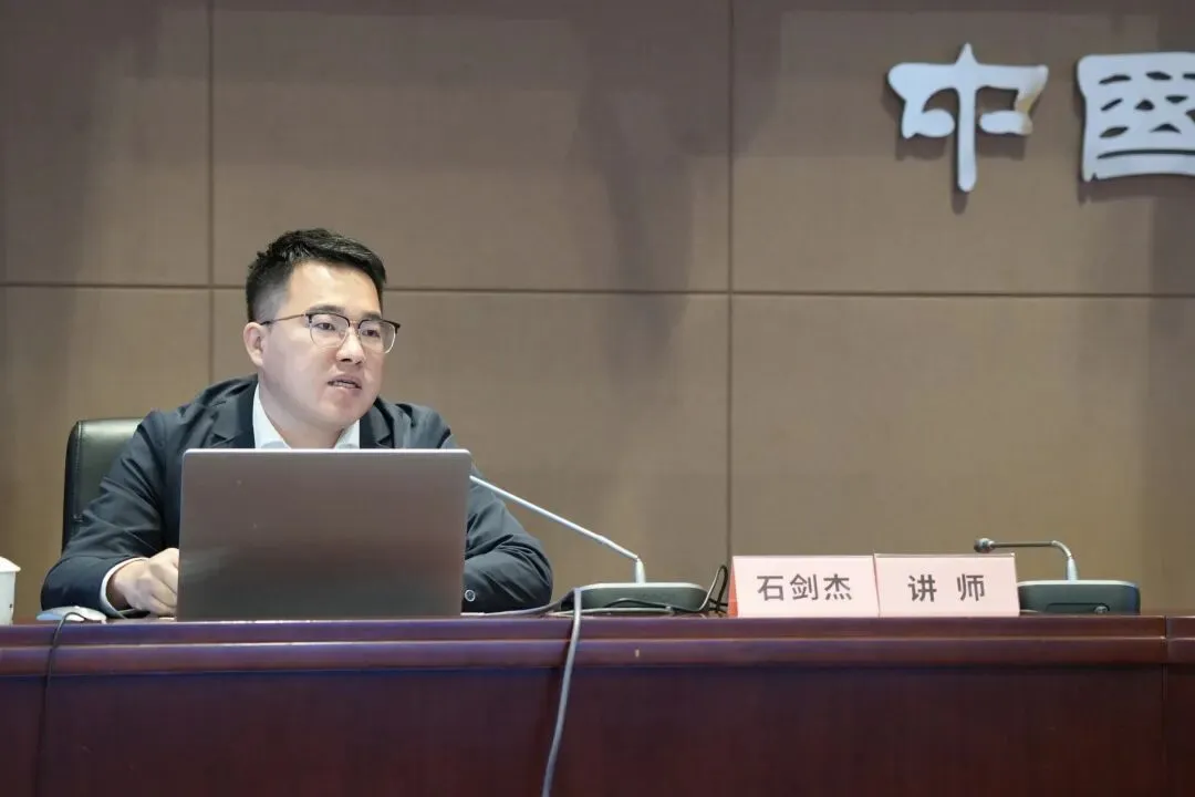 向新丨中建海峡顺利举办“市场营销大讲堂”(第四期)营销专题培训会