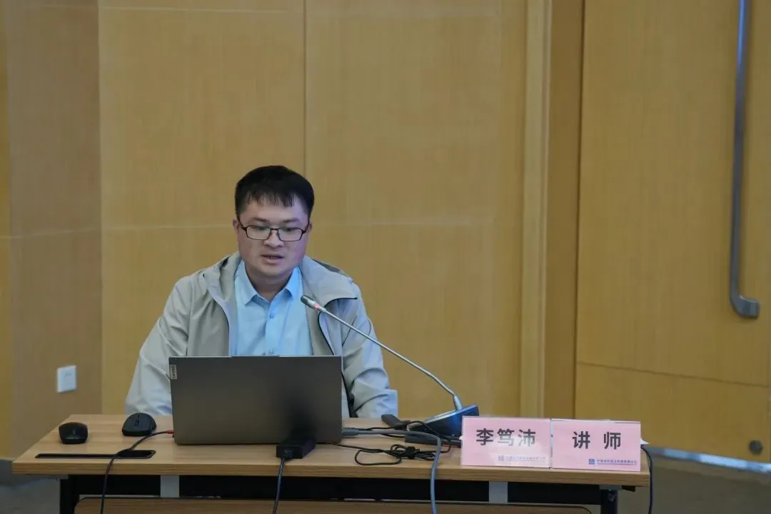 向新丨中建海峡顺利举办“市场营销大讲堂”(第四期)营销专题培训会