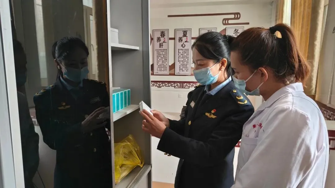 轮台县市场监管局开展基层医疗机构药械质量安全检查