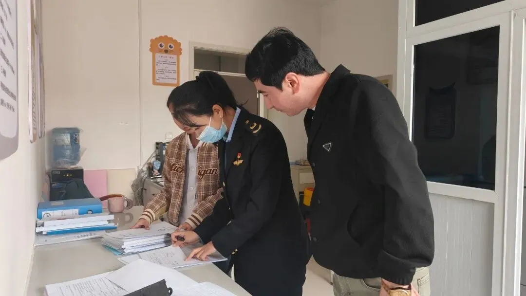 轮台县市场监管局开展基层医疗机构药械质量安全检查