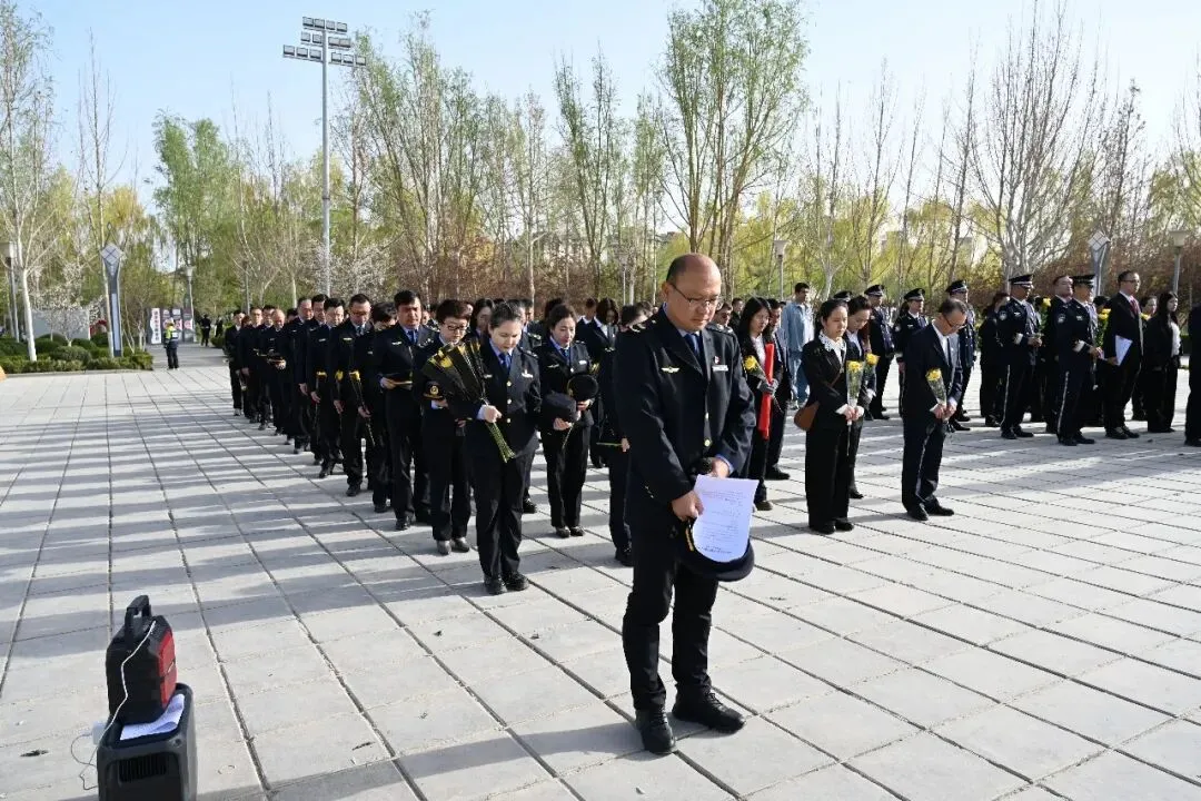 赓续红色血脉 凝聚奋进力量——地区市场监管局开展“党旗映天山”主题党日活动