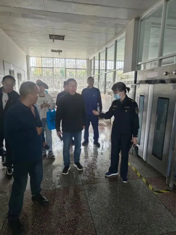 滇源市场监管所:打好护校安园“组合拳”,守牢校园“舌尖安全”