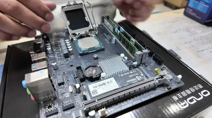 记者调查 || AI产业带火芯片市场!银川二手手机、电脑回收价大波动