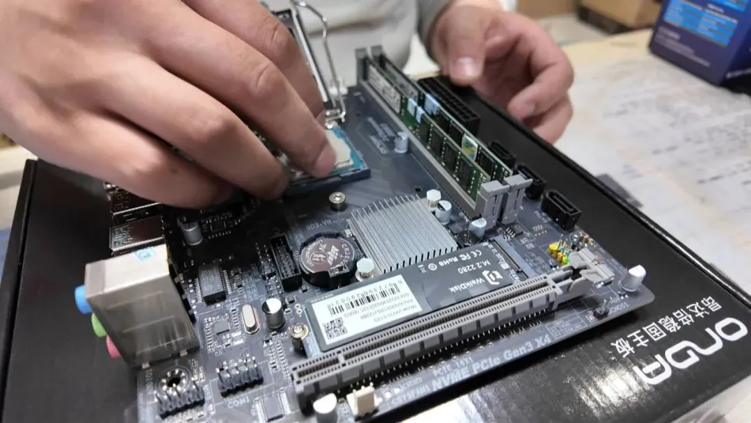 记者调查 || AI产业带火芯片市场!银川二手手机、电脑回收价大波动