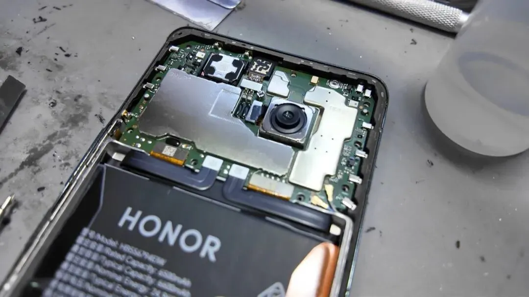 记者调查 || AI产业带火芯片市场!银川二手手机、电脑回收价大波动