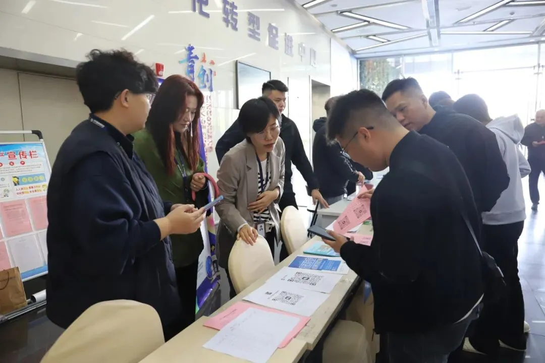 济宁高新区人力资源市场在创新谷数创中心开市