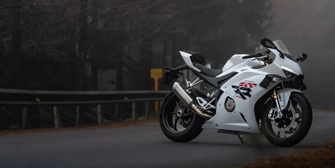 从赛场到市场:张雪夺冠背后,碳材料的产业与投资价值