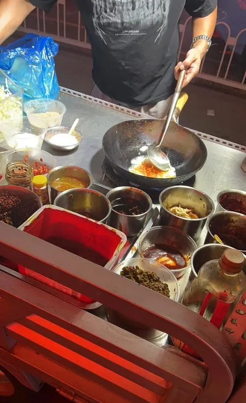 妈妈从小就给我在农贸市场买炒河粉,现在我也给孩子这样买,直到那天我看了一个视频