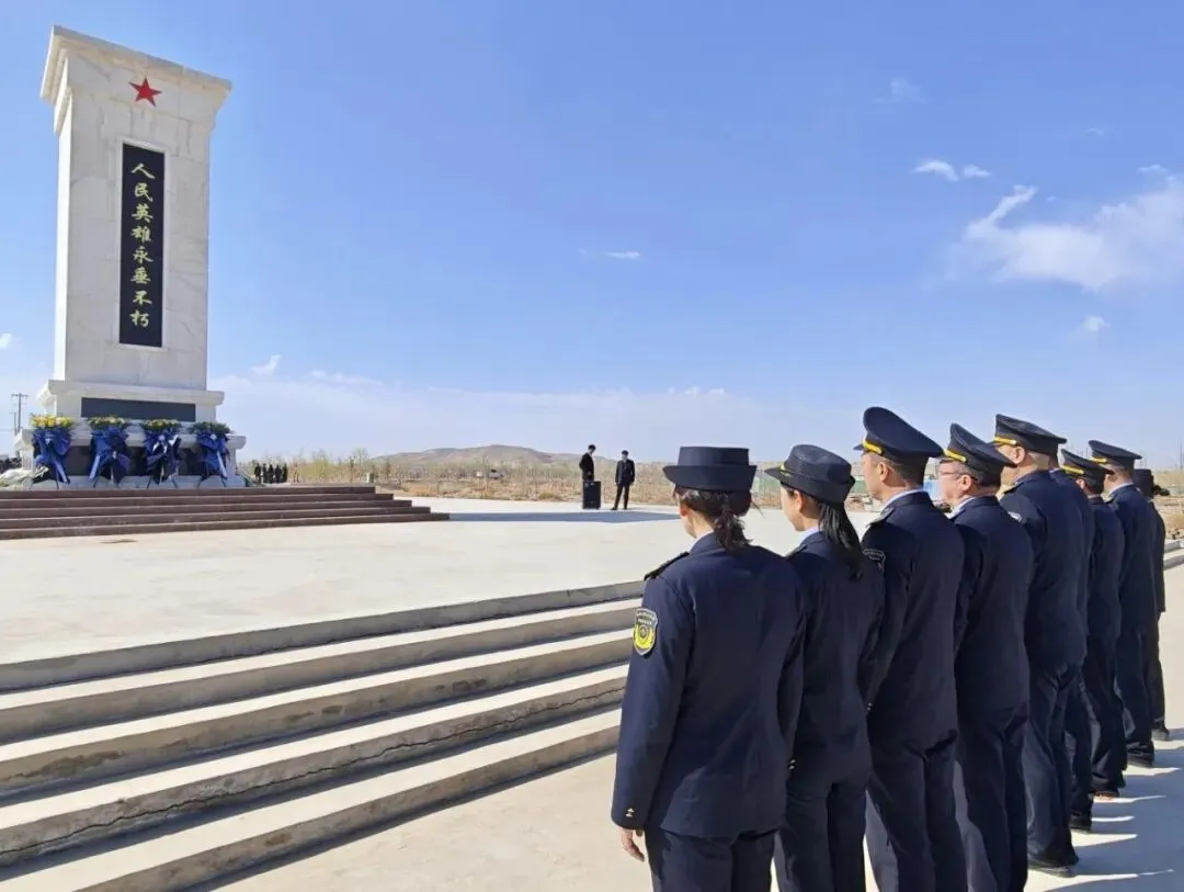 缅怀革命英烈 赓续红色血脉——轮台县市场监督管理局开展清明祭奠英烈活动