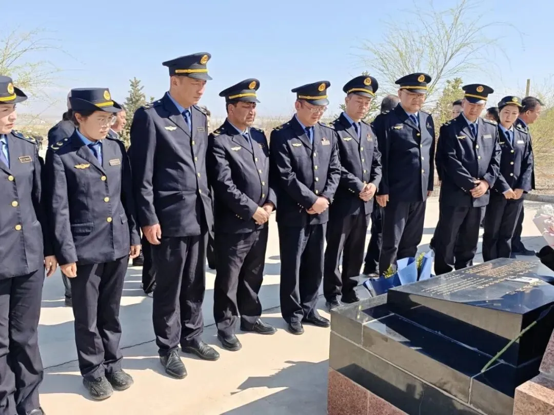 缅怀革命英烈 赓续红色血脉——轮台县市场监督管理局开展清明祭奠英烈活动