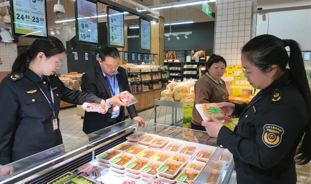 县市场监管局:节日在岗护航 守护群众舒心消费