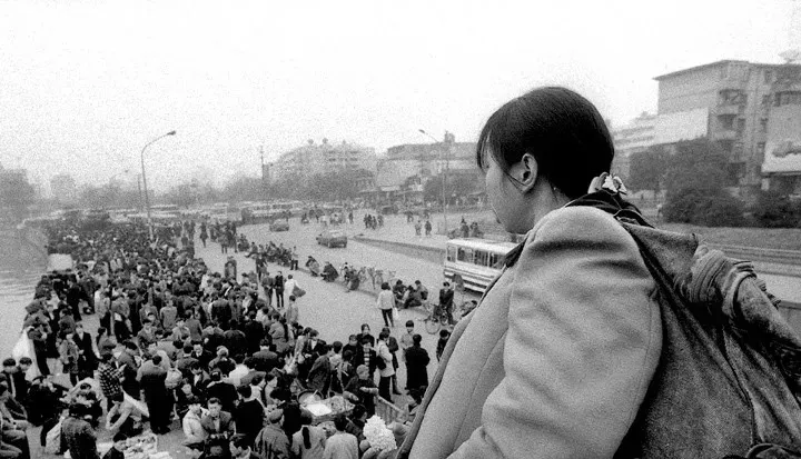 九十年代末,成都九眼桥的劳务市场与两荤一素、只要1块5角钱的民工饭.