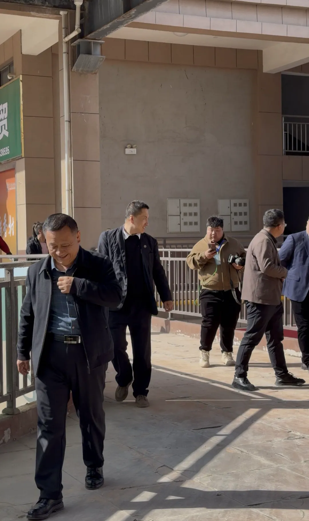 双向监督·品质见证|市场监管局+庄浪自媒体达人齐聚老买酿皮,共守舌尖安全!