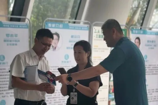 星光灿烂大讲堂——“星光聚势,营销破局”三亚基地管理部全员项目组经验分享会