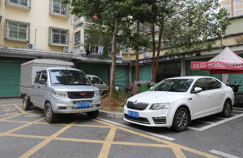 【城市文明建设】小区杂物乱堆、市场占道经营……这些文明“绊脚石”该清一清了