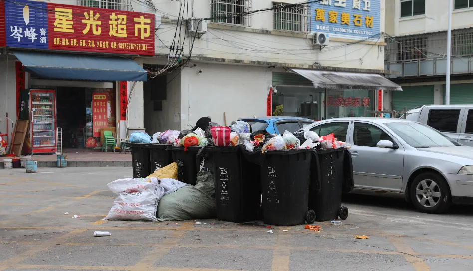 【城市文明建设】小区杂物乱堆、市场占道经营……这些文明“绊脚石”该清一清了