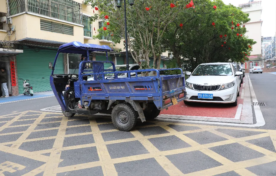 【城市文明建设】小区杂物乱堆、市场占道经营……这些文明“绊脚石”该清一清了
