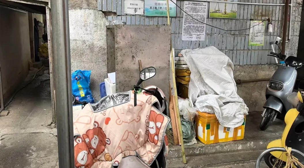 【城市文明建设】小区杂物乱堆、市场占道经营……这些文明“绊脚石”该清一清了