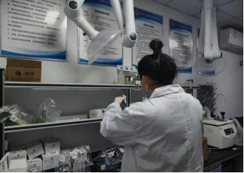 浔阳区市场监管局“你送我检”便民服务点开展校园食材专项快检行动