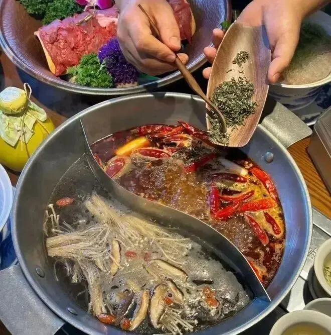 茶火锅悄然走红餐饮市场