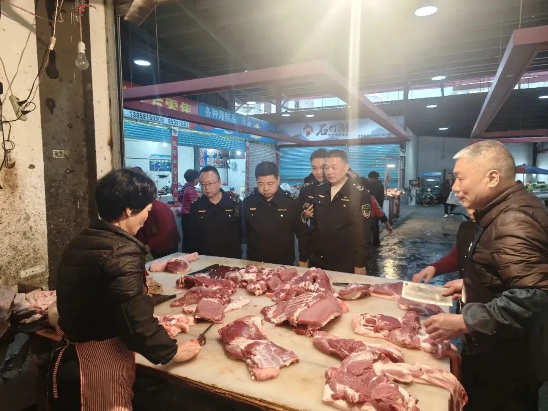 福清市市场监督管理局开展“凌晨行动”整治肉制品市场秩序