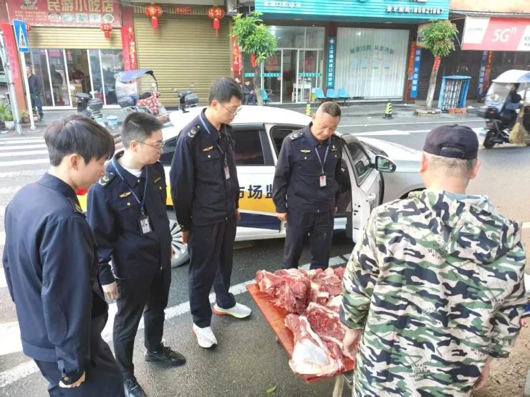 福清市市场监督管理局开展“凌晨行动”整治肉制品市场秩序