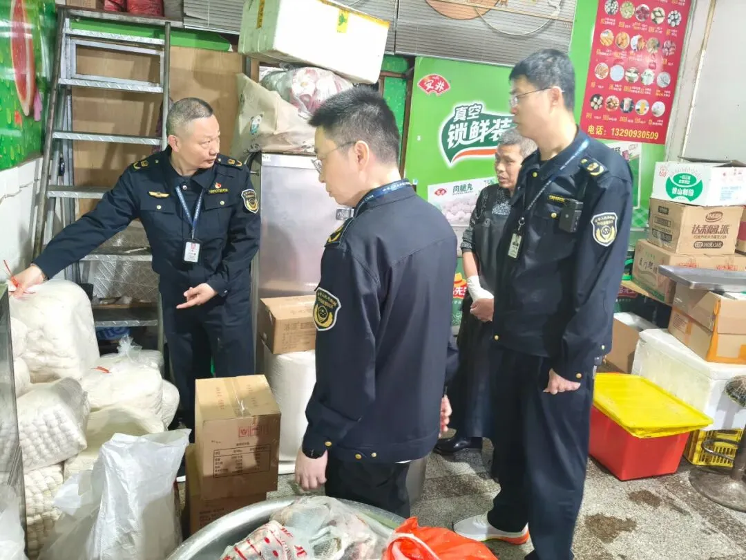 福清市市场监督管理局开展“凌晨行动”整治肉制品市场秩序