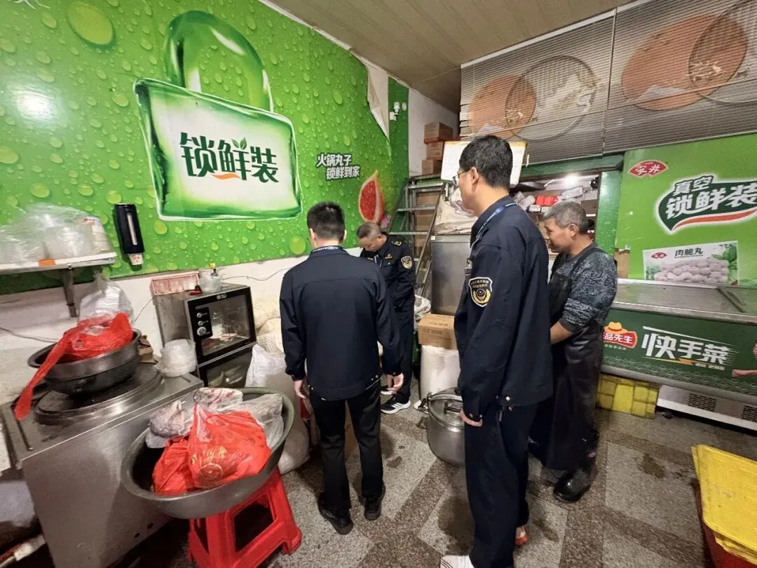 福清市市场监督管理局开展“凌晨行动”整治肉制品市场秩序