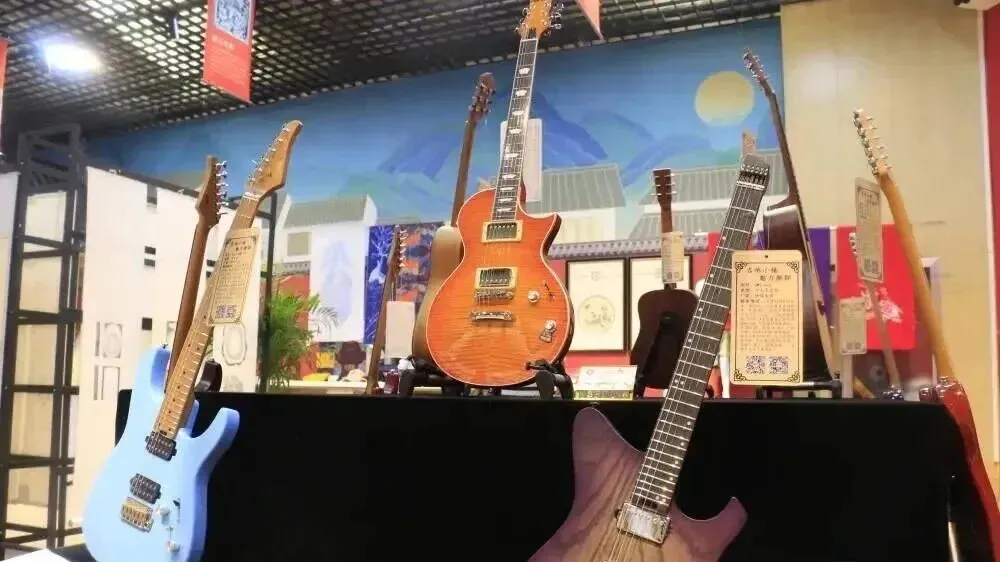 从农家土地吉他到征服欧美市场,小镇吉他“弹”响 10 亿传奇