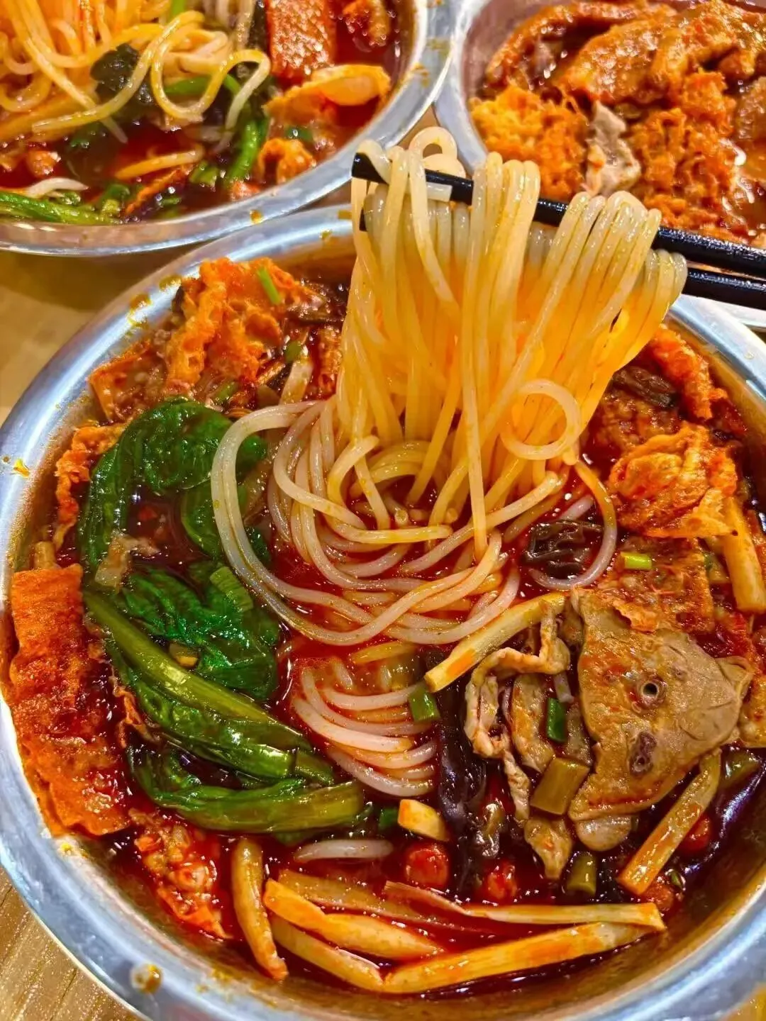 一回到柳州,直奔拉堡农贸市场的这碗烫粉