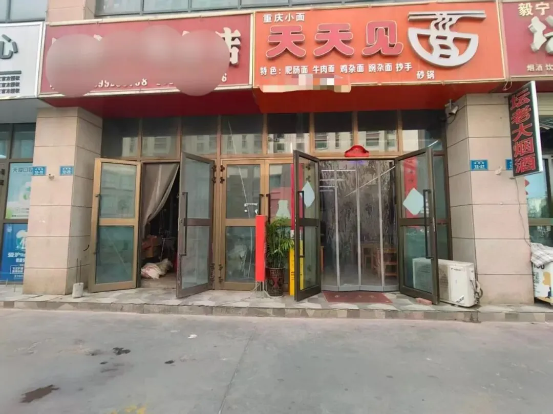 新雕市场大门口餐饮店转让(可带技术转可出租)