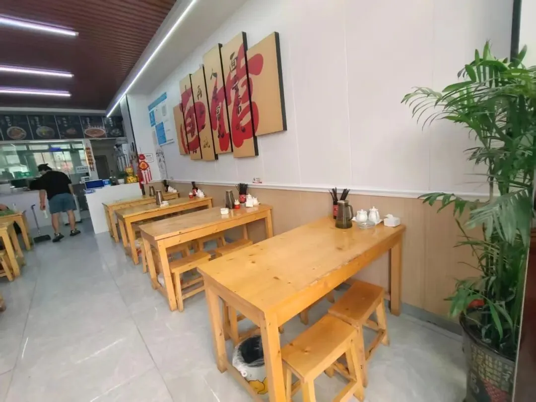 新雕市场大门口餐饮店转让(可带技术转可出租)