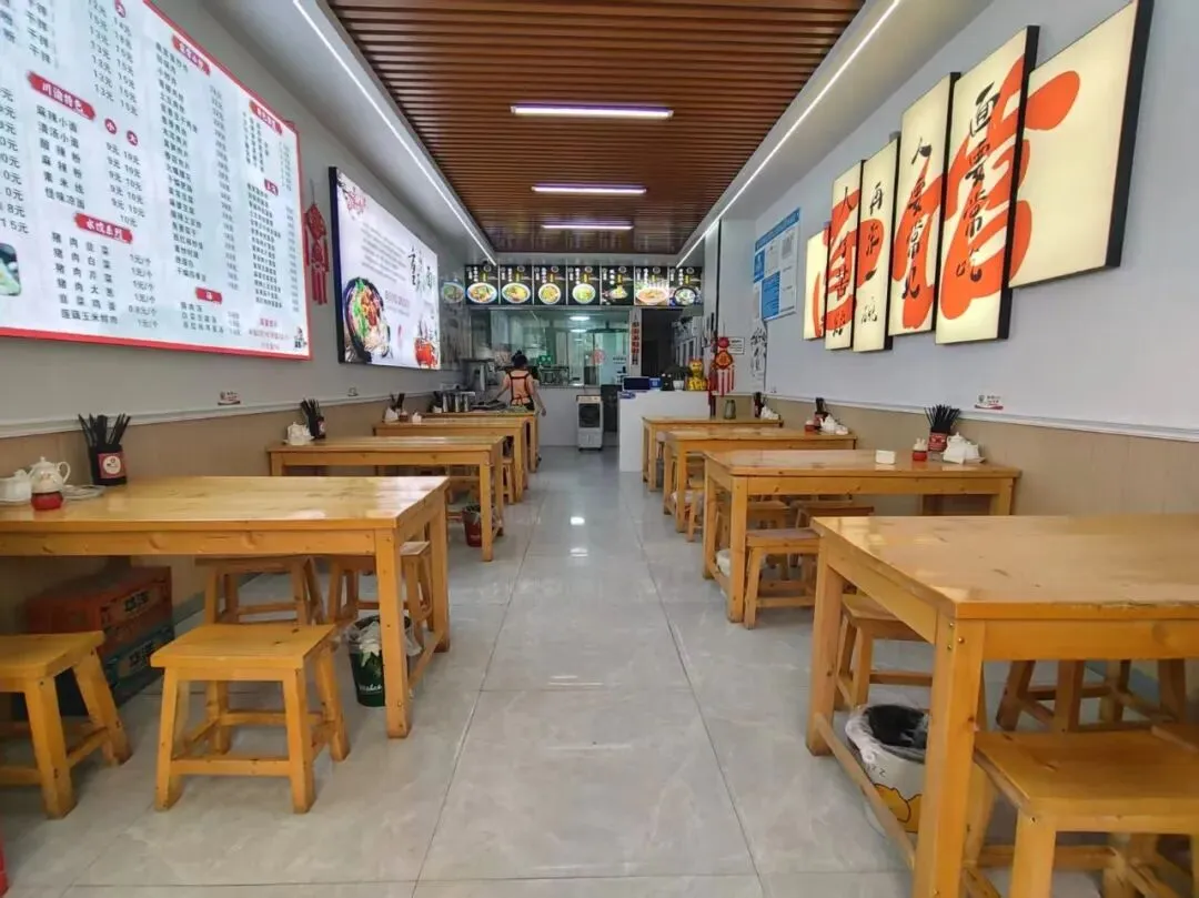 新雕市场大门口餐饮店转让(可带技术转可出租)