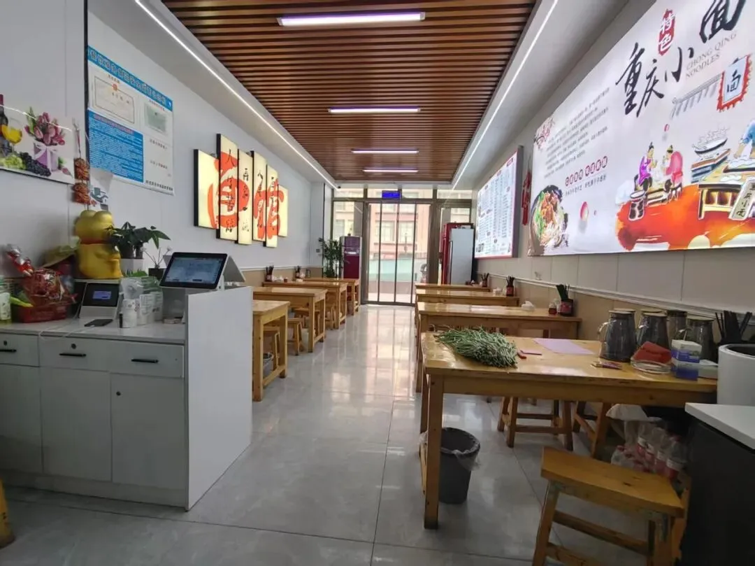 新雕市场大门口餐饮店转让(可带技术转可出租)