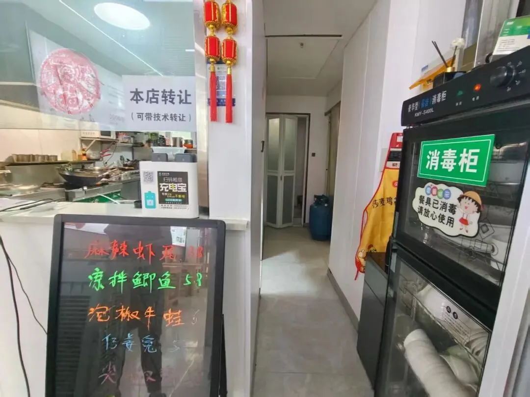 新雕市场大门口餐饮店转让(可带技术转可出租)