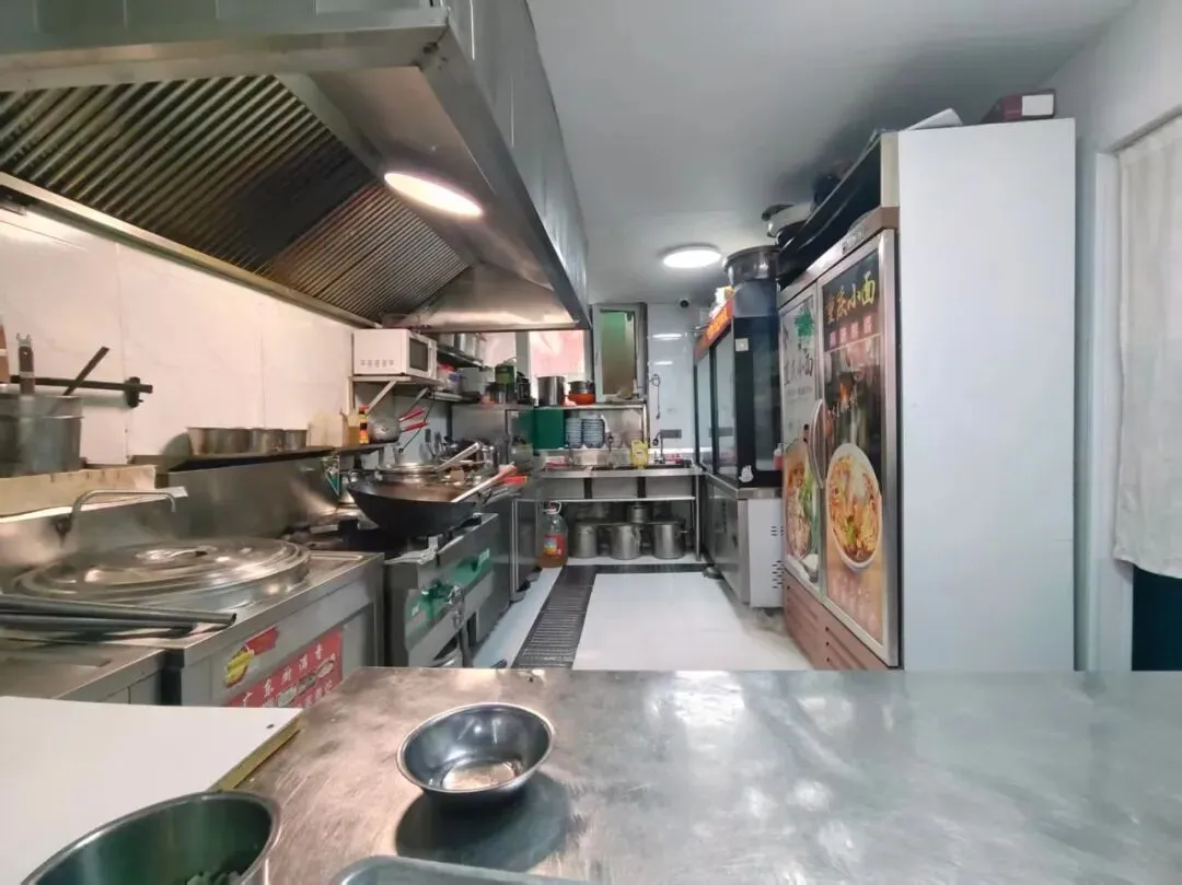 新雕市场大门口餐饮店转让(可带技术转可出租)