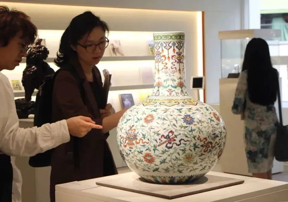 全球资本疯抢!亚太中国艺术品市场,为何成为世界财富的终极避风港?