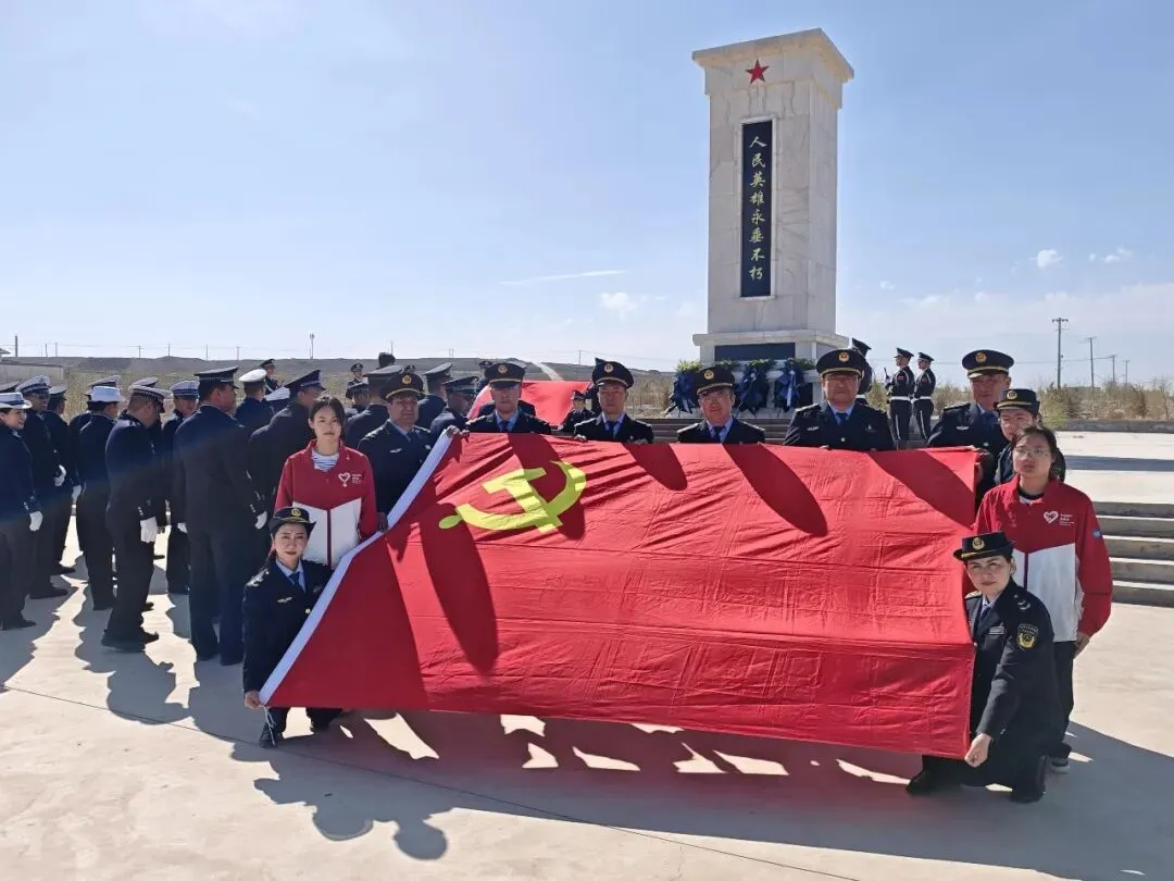 读经典·强信念 —— 轮台县市场监督管理局机关党支部开展 “党旗映天山” 主题党日活动