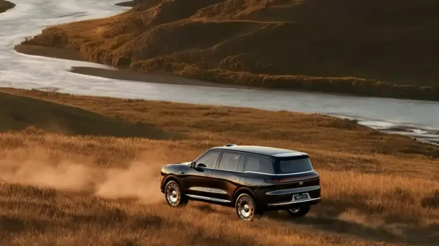 智己LS8革了「30万级SUV市场」的命!理想L8、问界M7还坐得住吗?