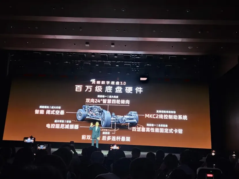 智己LS8革了「30万级SUV市场」的命!理想L8、问界M7还坐得住吗?