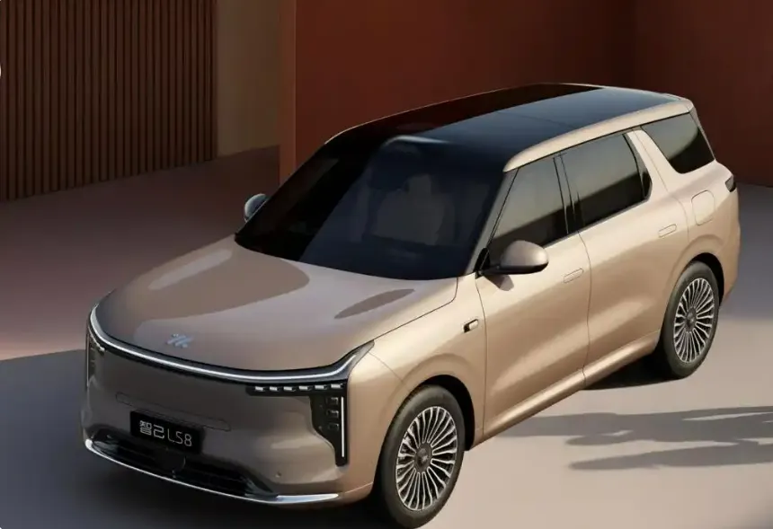 智己LS8革了「30万级SUV市场」的命!理想L8、问界M7还坐得住吗?