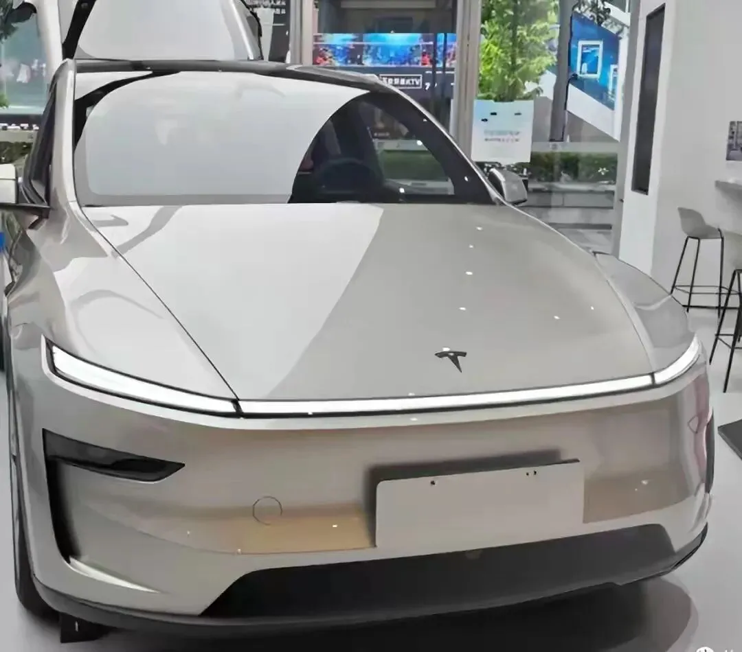 新能源车市场双雄对决:特斯拉与比亚迪,高速试驾见真章