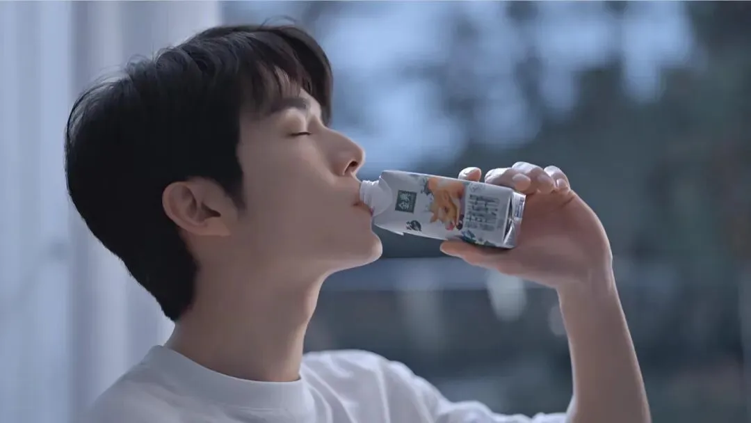 CNY营销复盘,金典如何借小红书“兔”出重围?