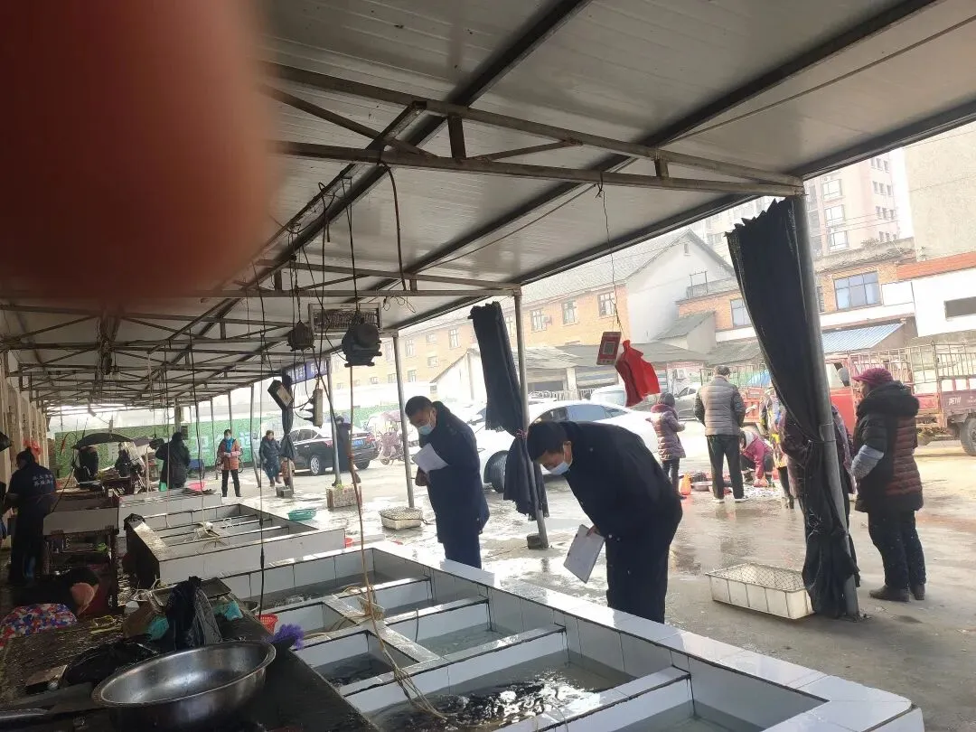 市场监管人齐奋战,守护群众“安全”年