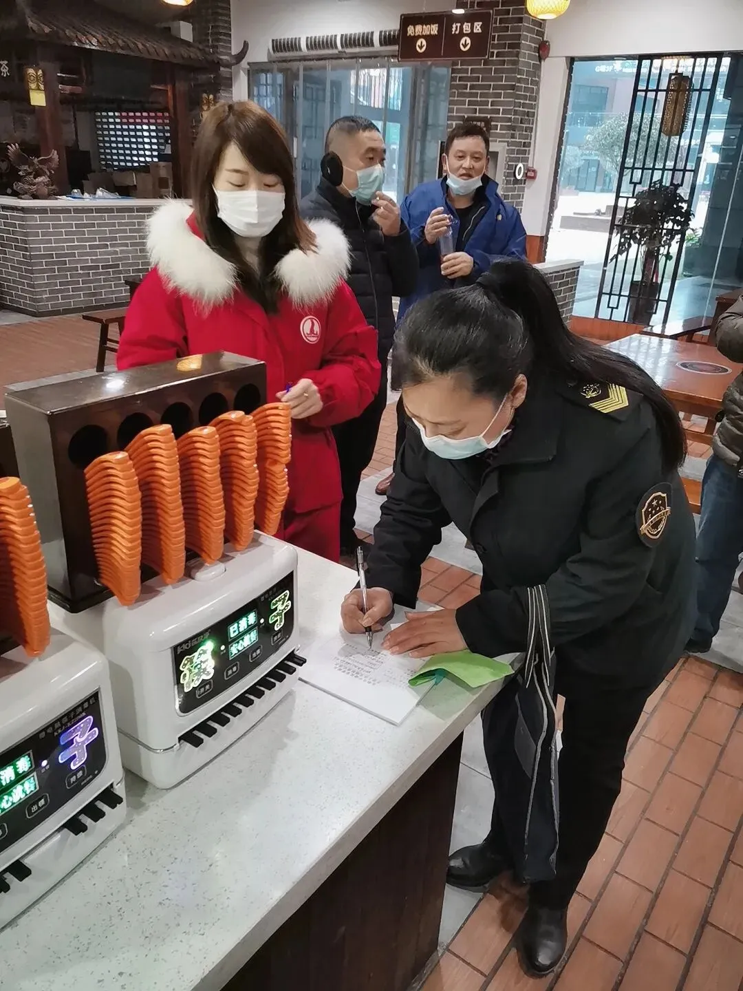 市场监管人齐奋战,守护群众“安全”年