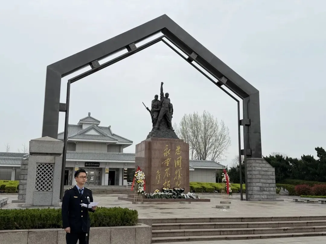 市市场监管局开展青年干部纪念革命烈士活动