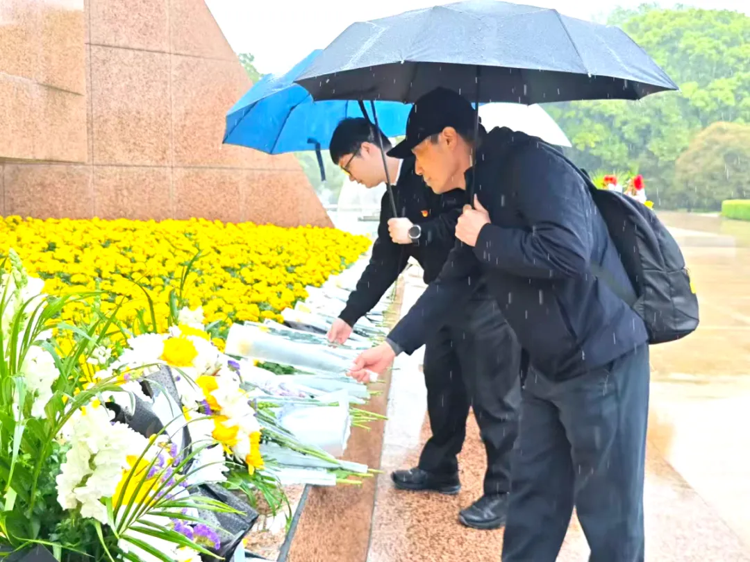 清明祭英烈 丹心照初心|计算机技术与工程学院党总支赴上海龙华烈士陵园开展清明祭扫活动