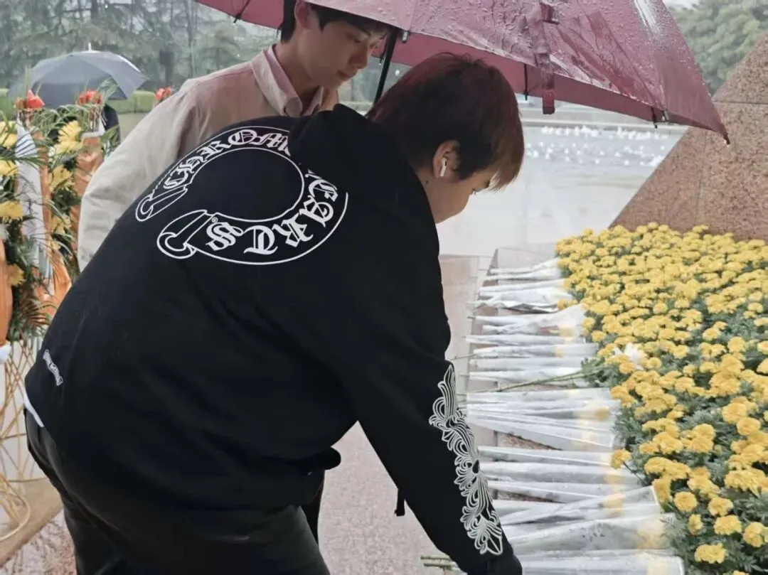 清明祭英烈 丹心照初心|计算机技术与工程学院党总支赴上海龙华烈士陵园开展清明祭扫活动