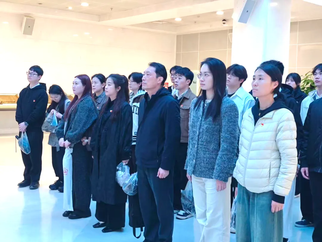 清明祭英烈 丹心照初心|计算机技术与工程学院党总支赴上海龙华烈士陵园开展清明祭扫活动